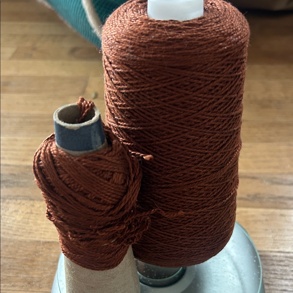 Pearlized cotton yarn dark brown 18.5 ounces